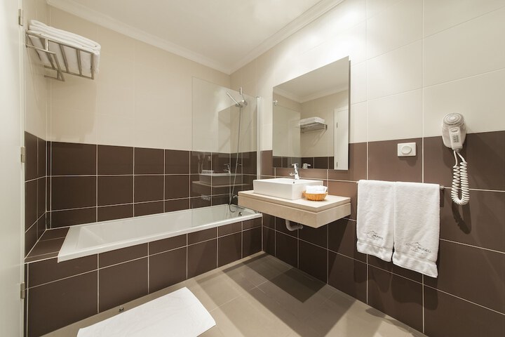 Room 40 of 72