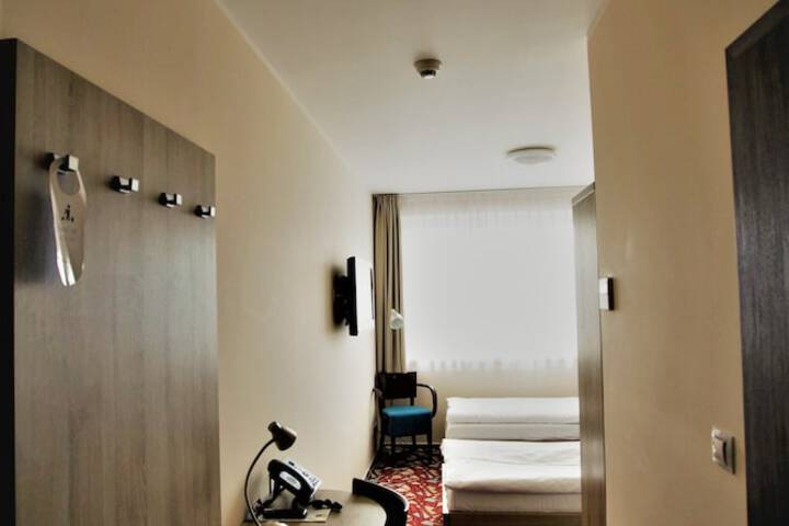 Room 8 of 40