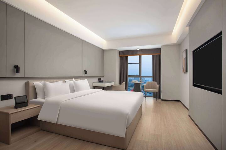 Room 11 of 18