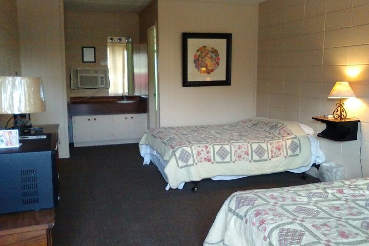 Room 6 of 28