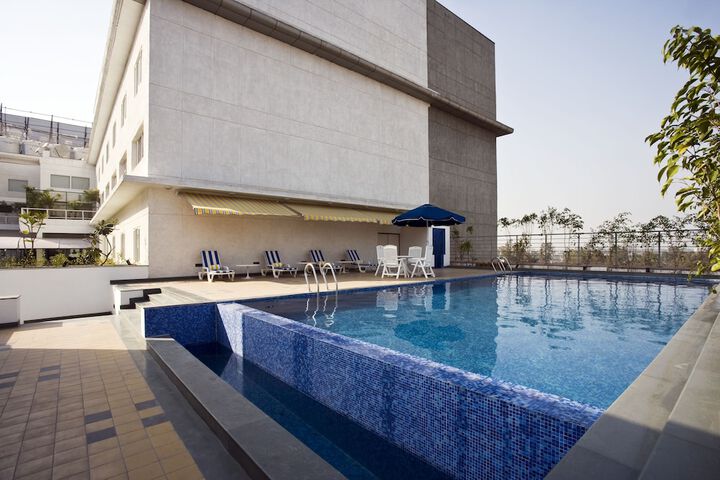 Hotel Pool