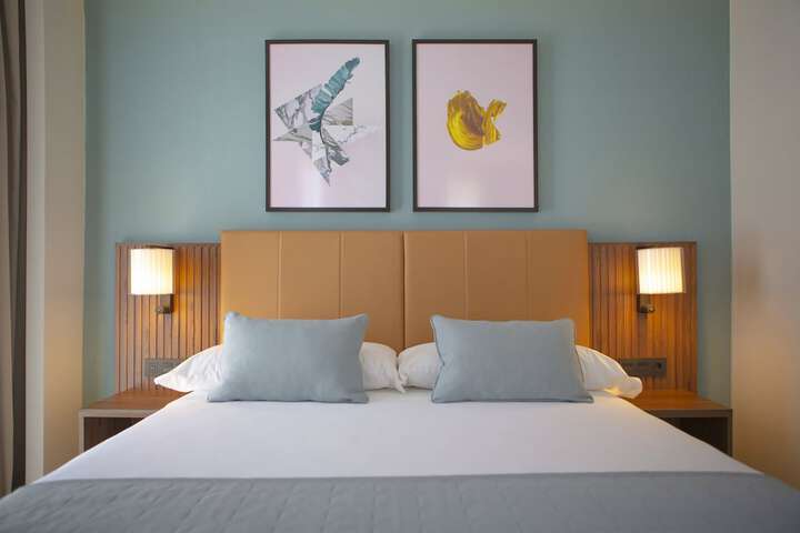 Room 43 of 202