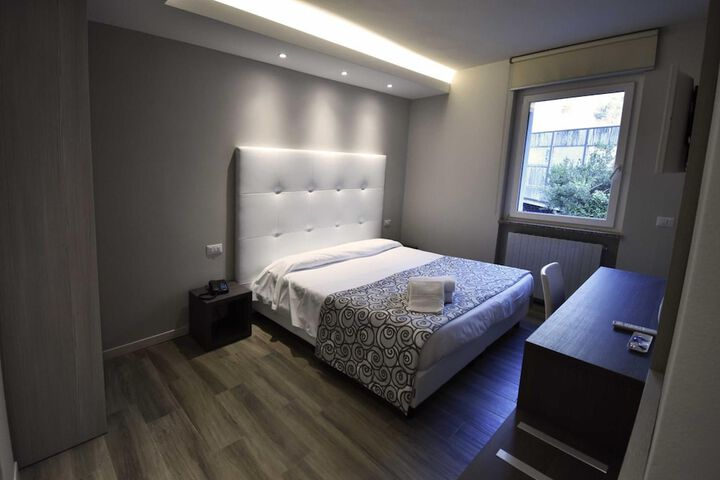 Room 10 of 44