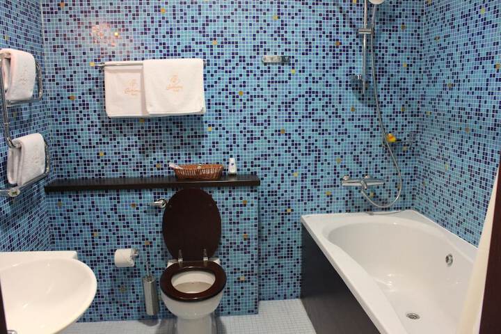 Room 9 of 11
