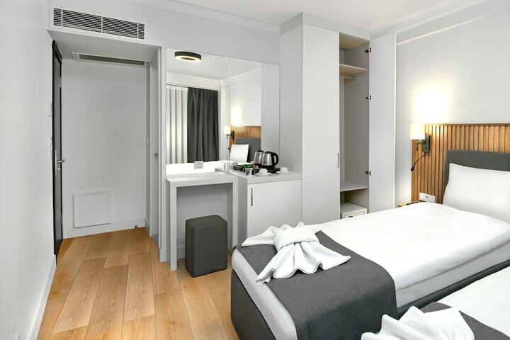 Room 5 of 70