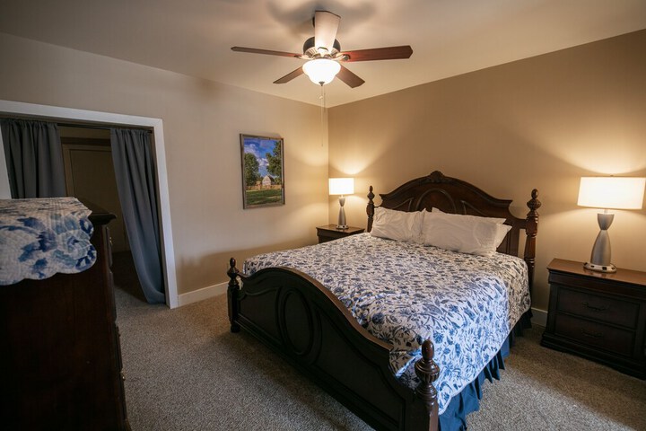 1 King Bed (28 of 40)