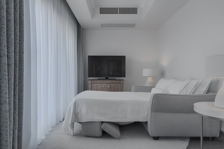 Room 4 of 162