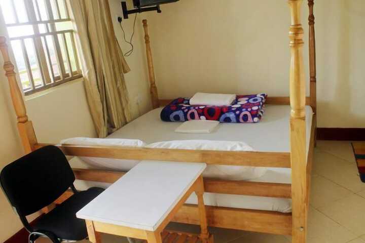Room 6 of 19