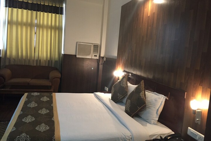 Room 6 of 51