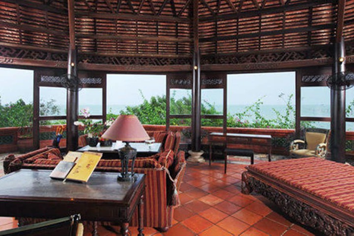 Guest Lobby