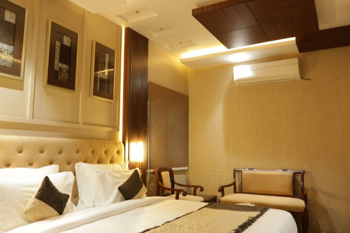 Room 12 of 65