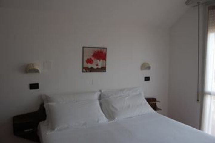Room 37 of 46