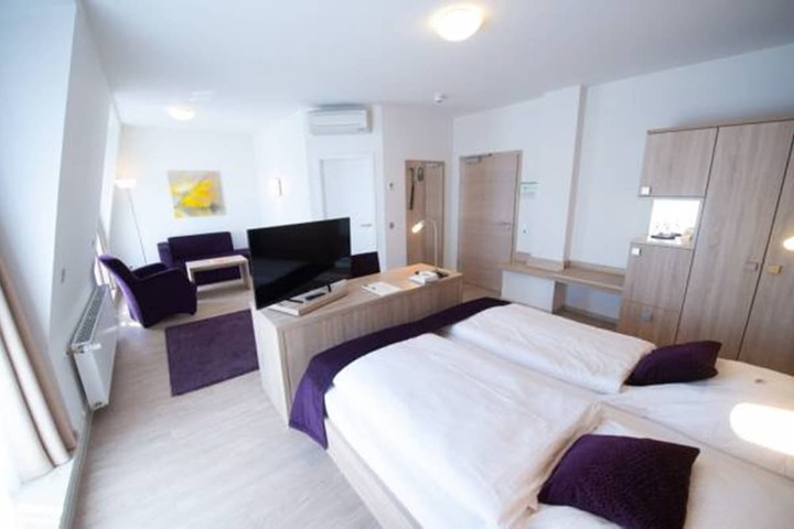 Room 45 of 107