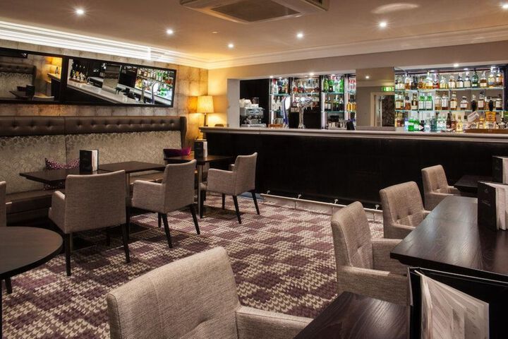 Lounge 66 of 88