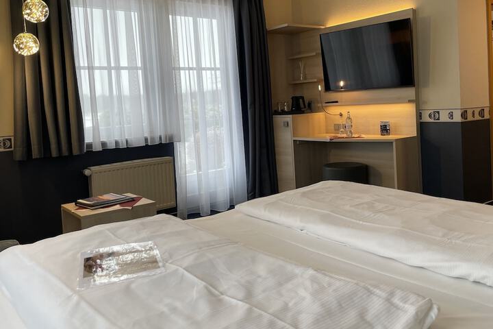 Room 15 of 36