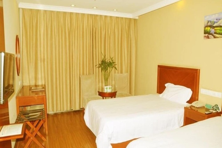 Room 5 of 52