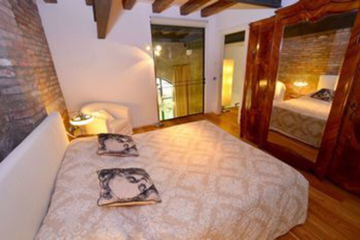 Room 15 of 21