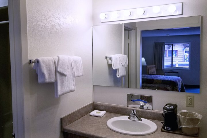 Bathroom sink