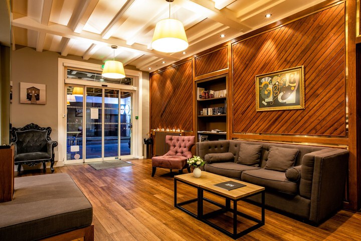 Entrance & Lobby