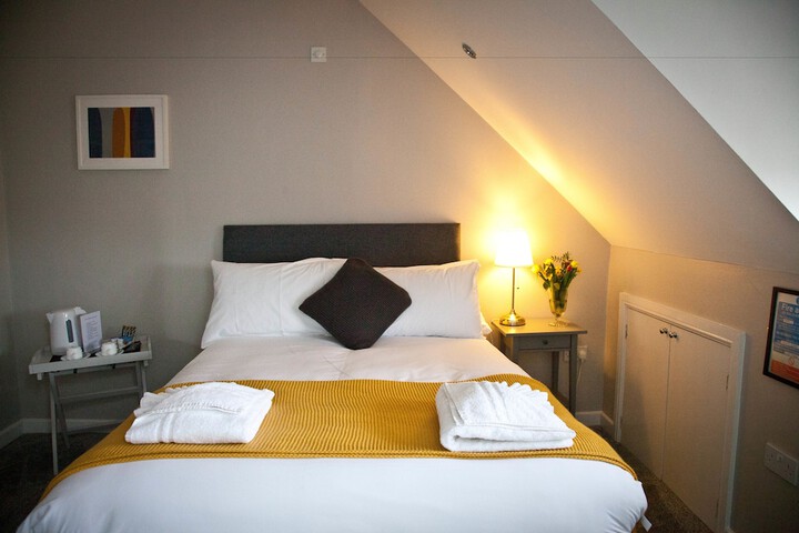 Room 8 of 28