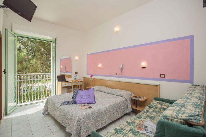 Room 8 of 22