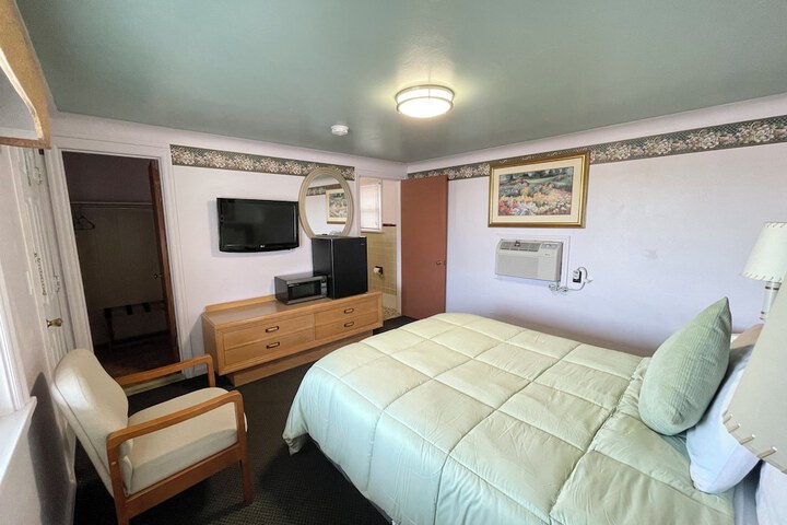 Standard Single Room 1 Queen Bed (4 of 5)