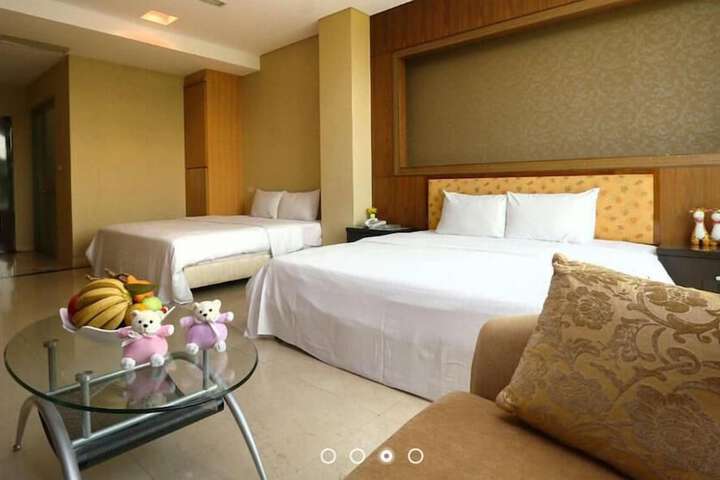 Room 32 of 79