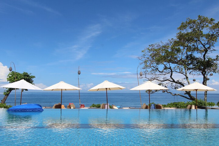 Hotel Pool