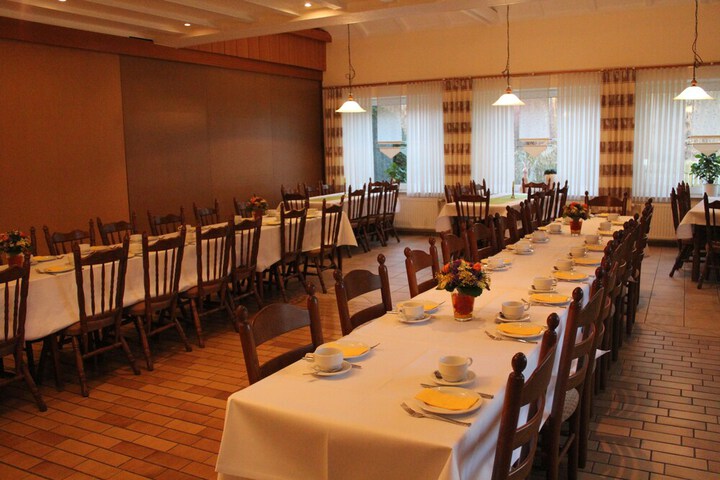 Dining 7 of 11