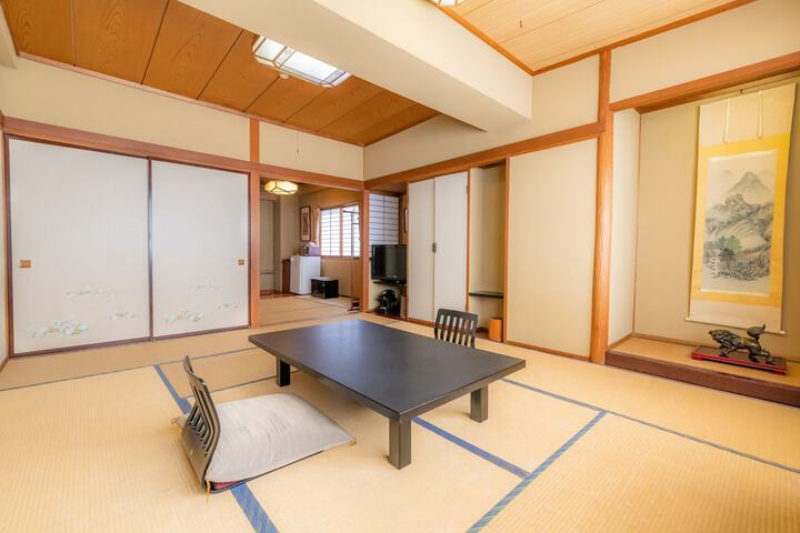 Room 12 of 46