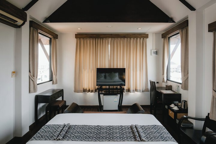 Room 27 of 95