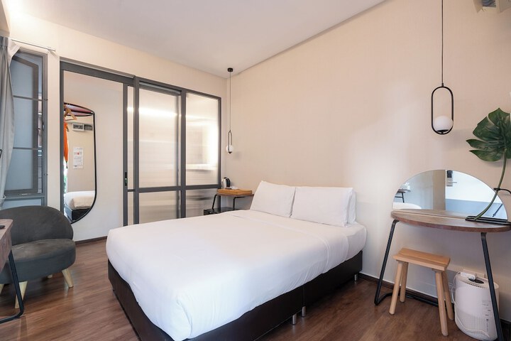 Room 32 of 95