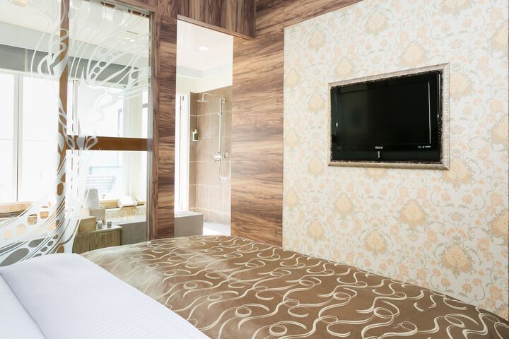 Room 12 of 63