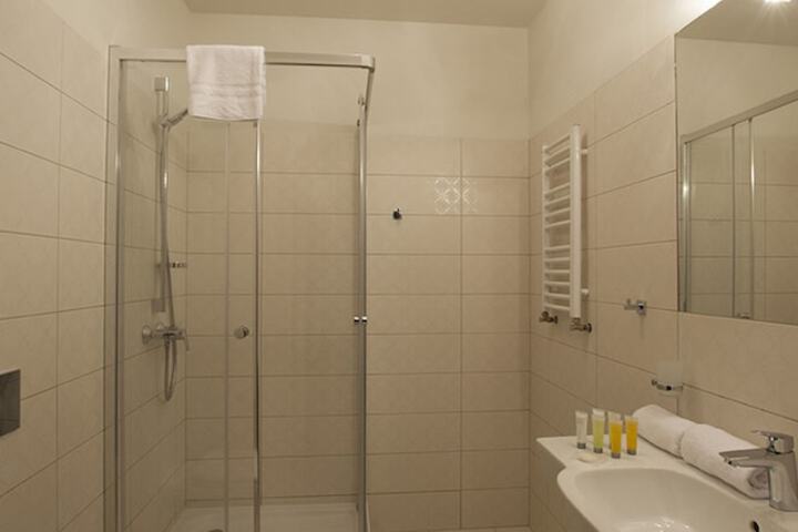 Room 30 of 49
