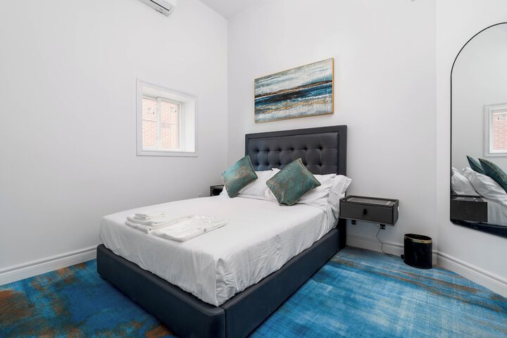 Room 16 of 42