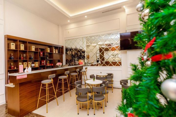 Paradise Hotel