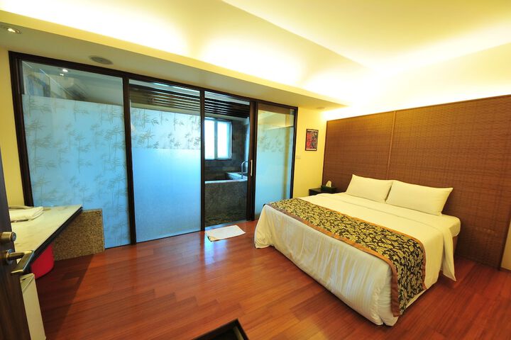 Room 8 of 41