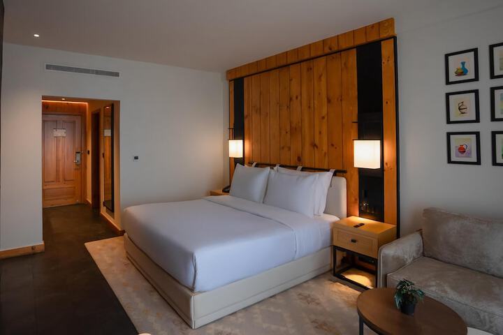 Room 10 of 81