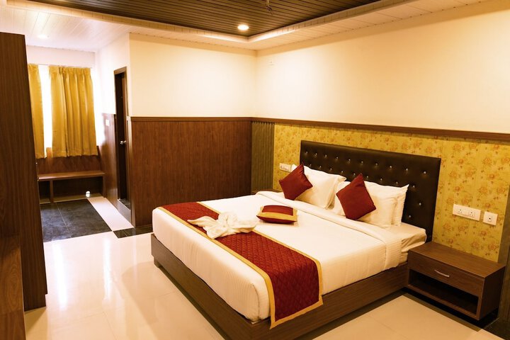 Room 5 of 11