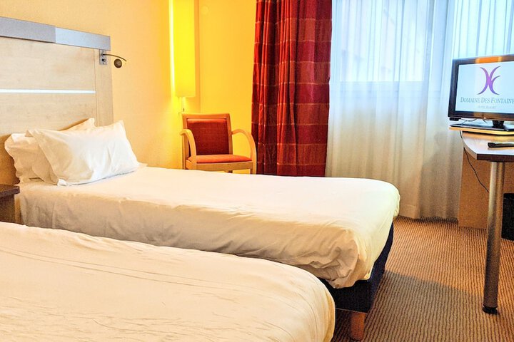 Room 3 of 32