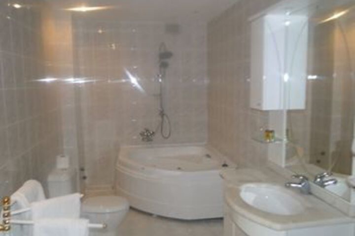 Room 4 of 49