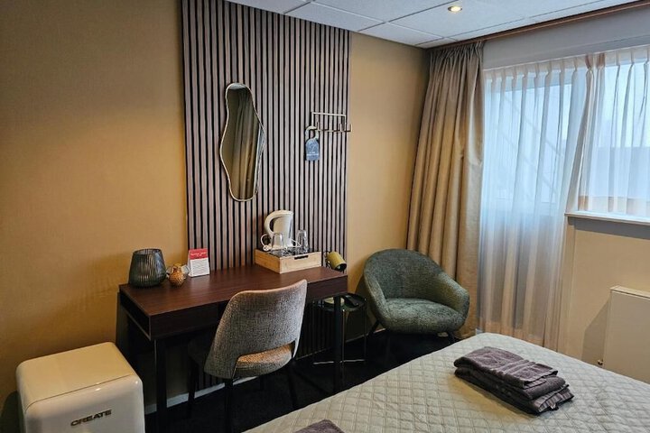 Room 5 of 42
