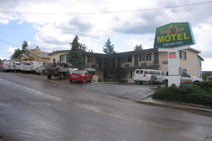 Heritage House Motel