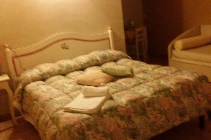 Room 2 of 16