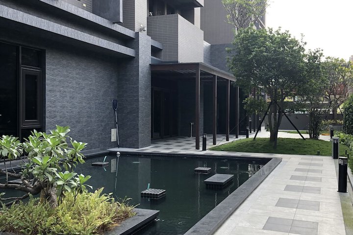 Hotel Exterior 26 of 27