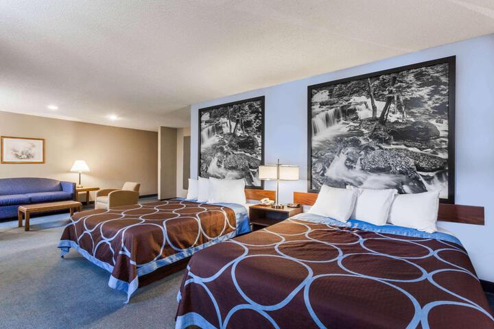 1 Queen Bed (5 of 20)