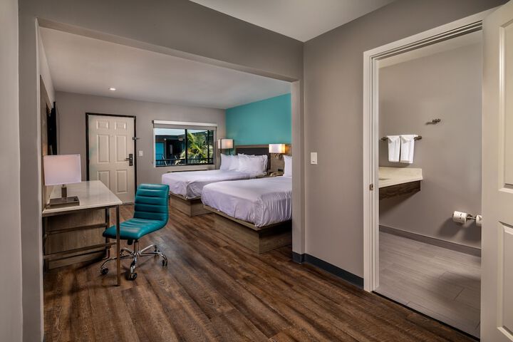 1 Queen Bed Business Room (18 of 23)