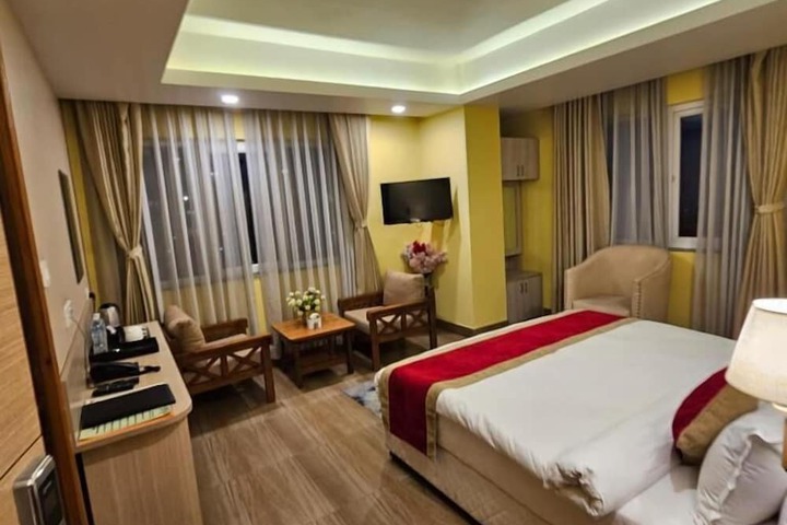 Room 3 of 8