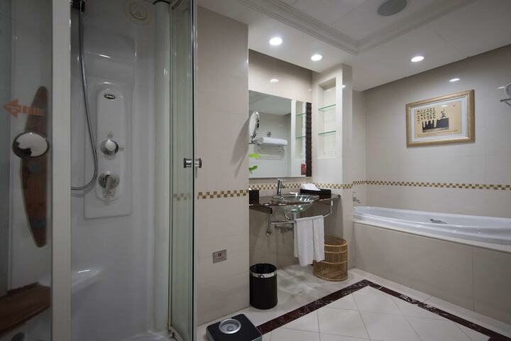 Room 16 of 41