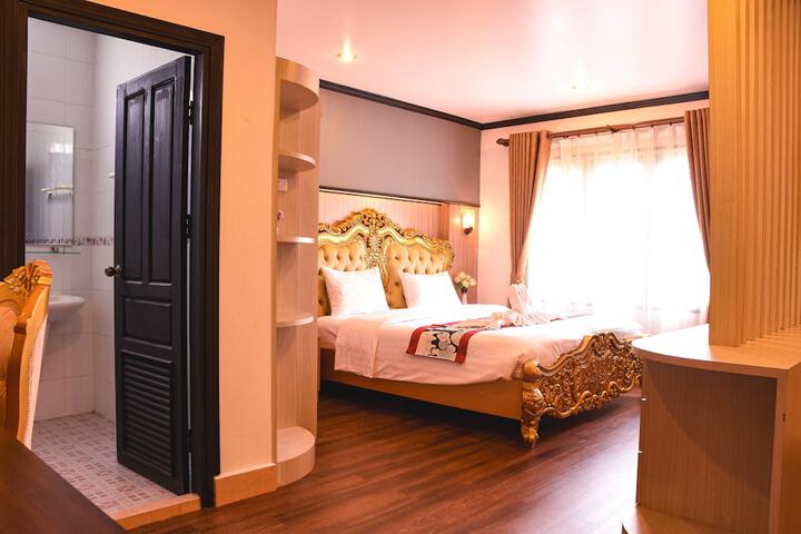 Room 13 of 37